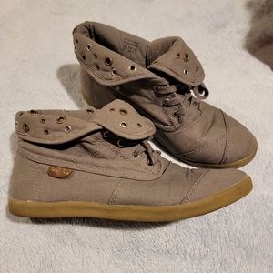 Call it Spring Sneakers size 9